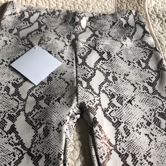 🌷SOLD🌷Gold on Cream Snake Print Tights - Picture 2 of 3